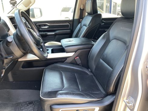Used 2019 RAM 1500 Laramie AWD/4WD image 3