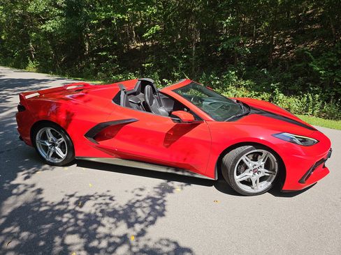 Used 2021 Chevrolet Corvette Stingray Convertible w/ Z51 Performance Package RWD image 31