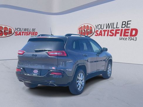 Used 2018 Jeep Cherokee Latitude AWD/4WD image 6