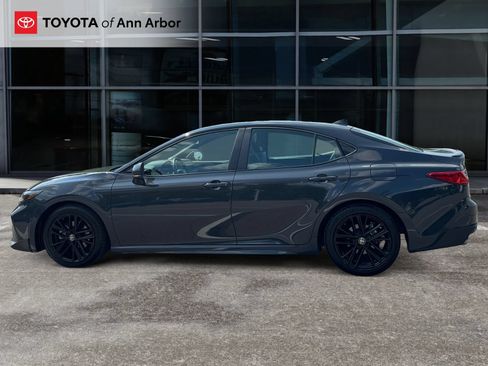 Used 2025 Toyota Camry SE FWD image 8