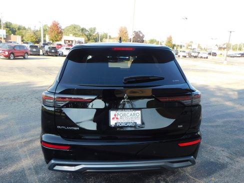 New 2025 Mitsubishi Outlander SE image 24