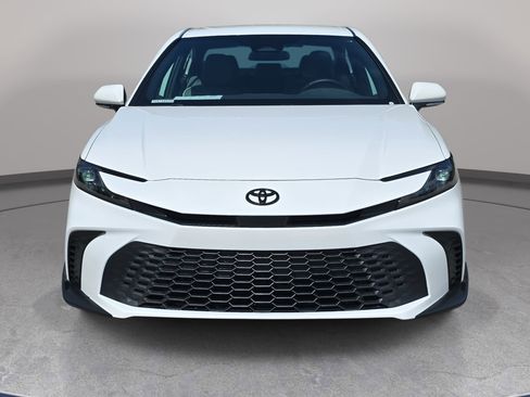 Used 2026 Toyota Camry SE FWD image 2
