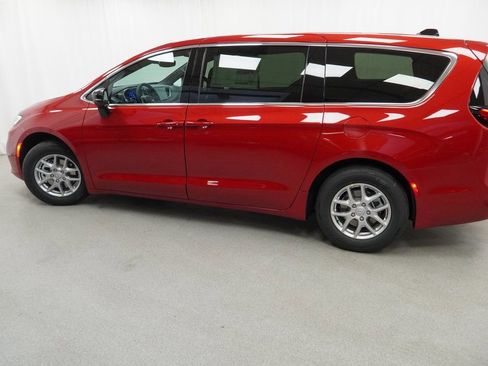 New 2026 Chrysler Pacifica Select image 14