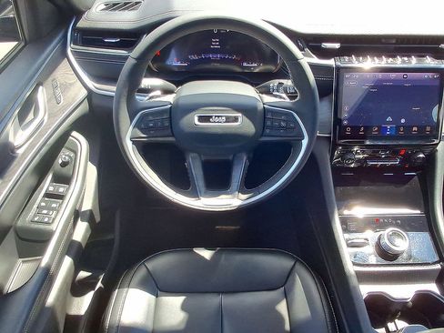 Used 2024 Jeep Grand Cherokee L Limited AWD/4WD image 27