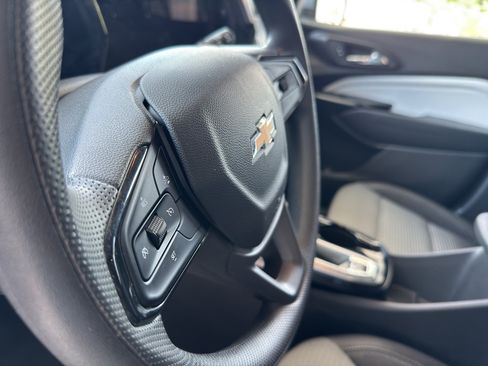 Used 2025 Chevrolet Trax LT FWD image 9