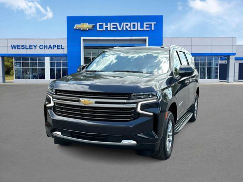 Certified 2024 Chevrolet Suburban LT RWD image 1