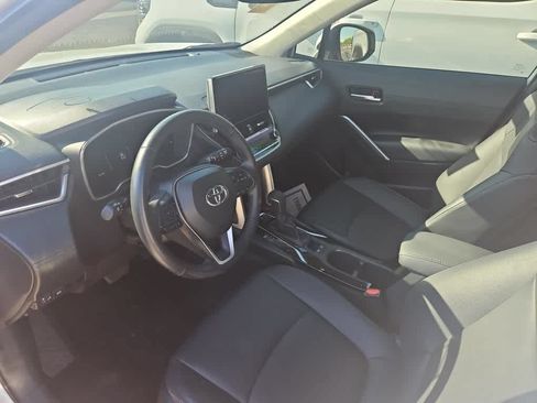 Used 2023 Toyota Corolla Cross XLE w/ Convenience Package FWD image 14