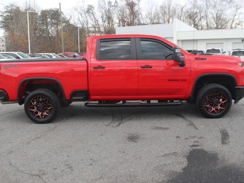 Used 2025 Chevrolet Silverado 2500 Custom w/ Custom Value Package image 8