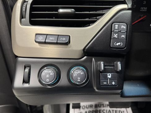 Used 2018 GMC Yukon Denali image 8