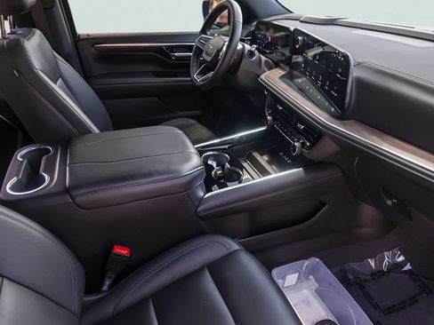 Used 2025 Chevrolet Tahoe Z71 AWD/4WD image 31