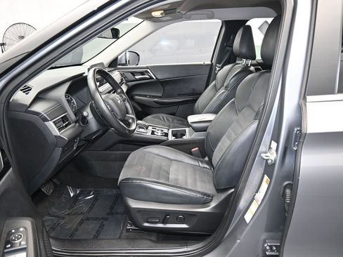 Used 2022 Mitsubishi Outlander SE image 11