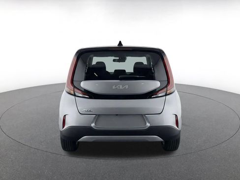Used 2025 Kia Soul LX w/ LX Technology Package FWD image 7