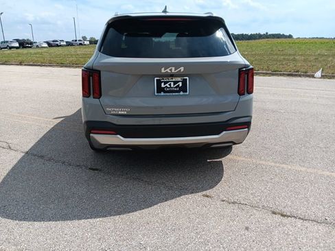 Certified 2024 Kia Sorento S w/ Panoramic Sunroof Package FWD image 12