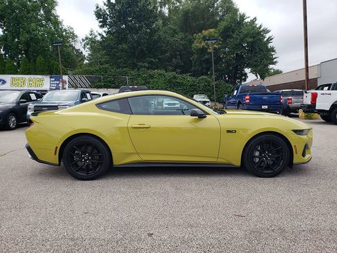 Used 2025 Ford Mustang GT Premium RWD image 4