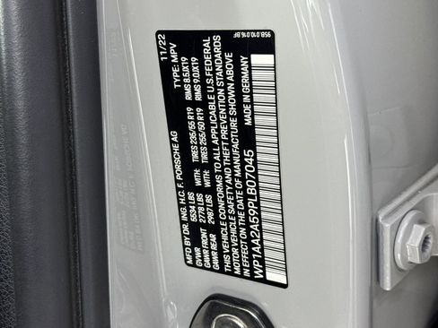 Used 2023 Porsche Macan AWD/4WD image 28