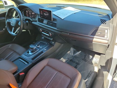 Used 2020 Audi Q5 Premium Plus image 11
