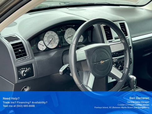 Used 2010 Chrysler 300 Touring RWD image 5