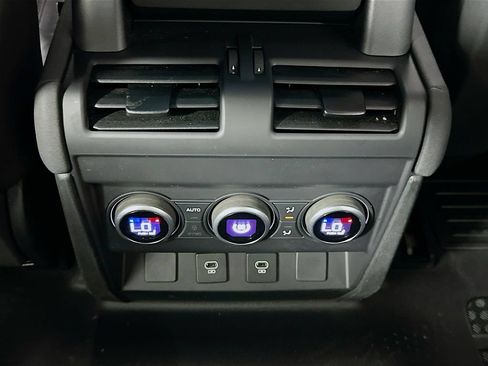 Used 2023 Land Rover Defender 90 SE AWD/4WD image 26