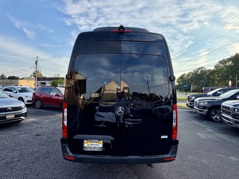 Used 2019 Mercedes-Benz Sprinter 2500 image 4