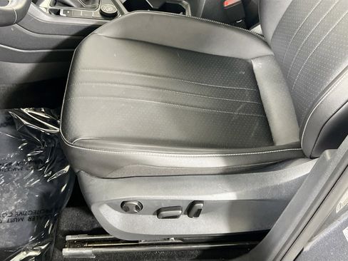 Used 2022 Volkswagen Tiguan SE image 18