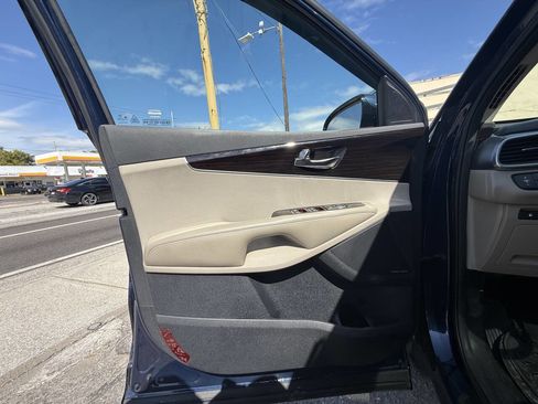 Used 2019 Kia Sorento EX w/ EX Touring Package FWD image 24