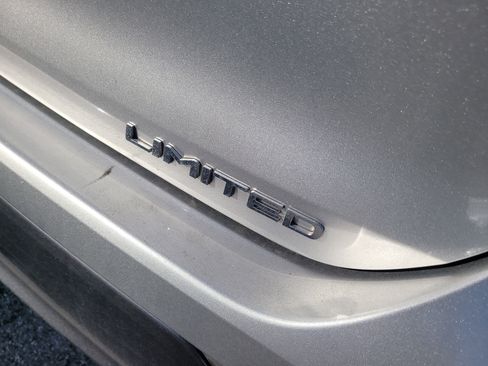 Used 2023 Toyota Highlander Limited image 10