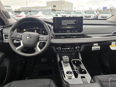 New 2026 Mitsubishi Outlander SE image 7