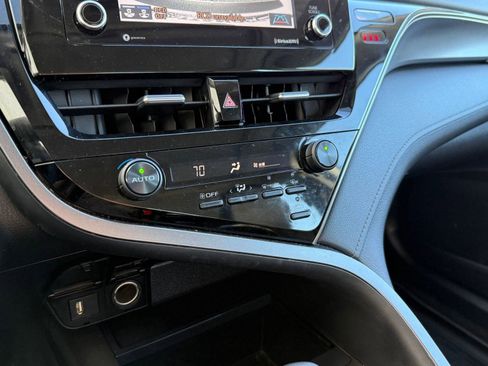 Used 2021 Toyota Camry SE w/ Cold Weather Package image 28