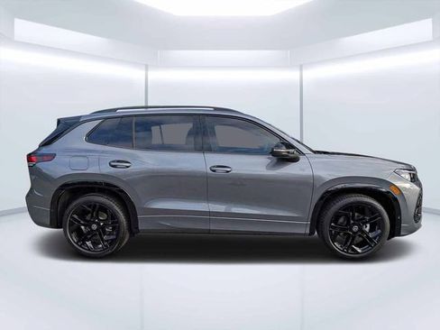 New 2026 Volkswagen Tiguan SE R-Line FWD image 2