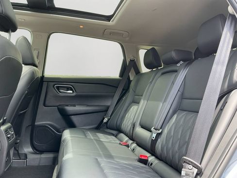 Used 2025 Nissan Rogue Platinum FWD image 15