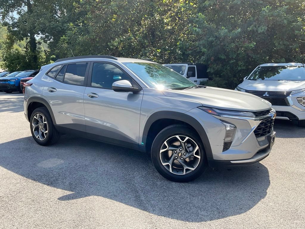Used 2025 Chevrolet Trax LT w/ LT Convenience Package FWD 360° Tour