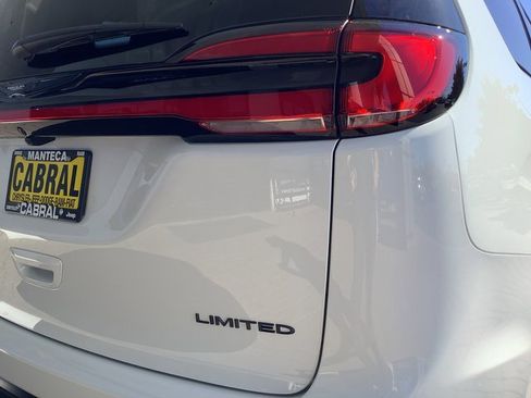 New 2026 Chrysler Pacifica Limited image 41