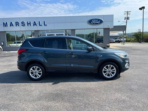 Used 2019 Ford Escape SE FWD image 2