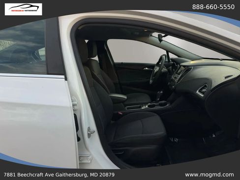 Used 2019 Chevrolet Cruze LT w/ Convenience Package FWD image 20