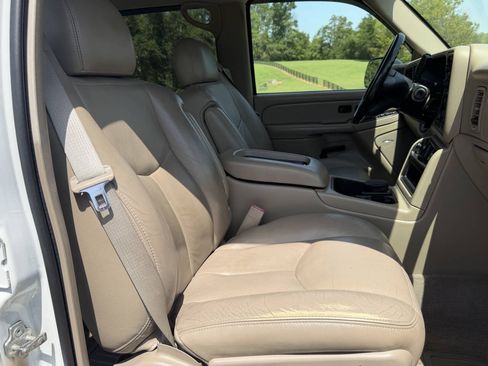 Used 2005 GMC Sierra 3500 SLT w/ Heavy-Duty Power Package AWD/4WD image 28