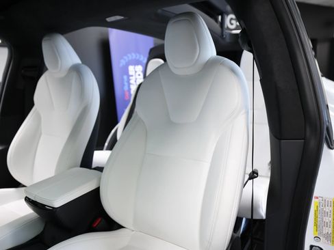 Used 2020 Tesla Model X Long Range AWD/4WD image 29