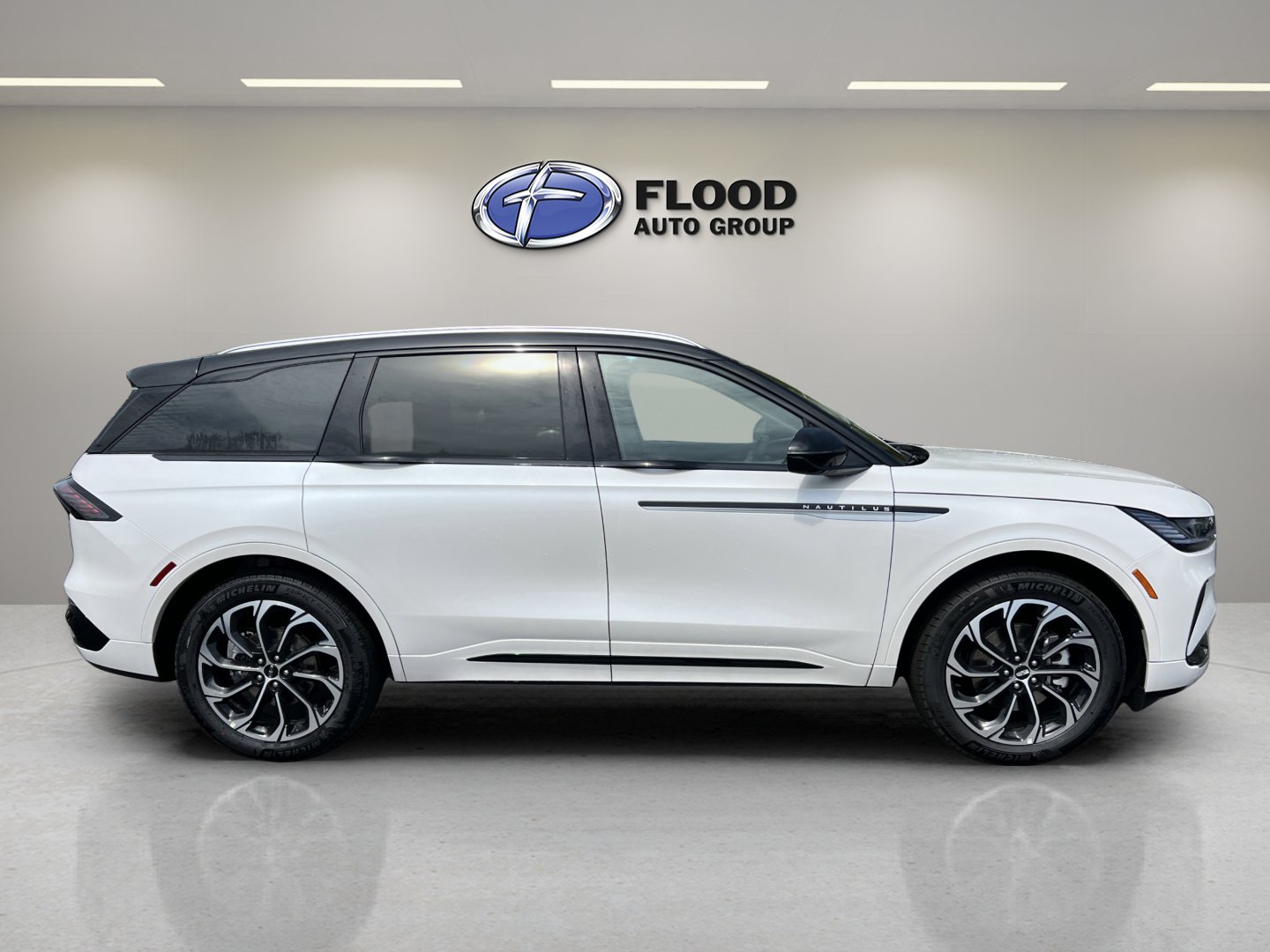 Used 2025 Lincoln Nautilus Reserve AWD/4WD image 3