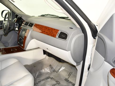 Used 2013 Chevrolet Suburban LTZ image 42