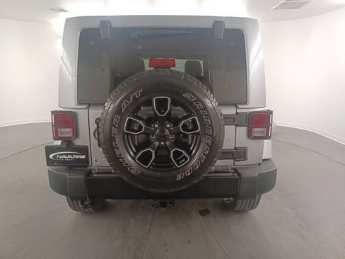 Used 2017 Jeep Wrangler Unlimited Sahara AWD/4WD image 6