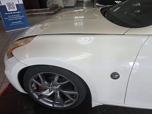 Used 2015 Nissan 370Z Touring Sport RWD image 28
