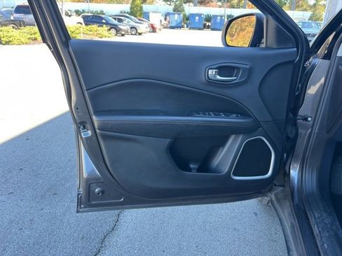 Used 2019 Jeep Compass Limited image 23