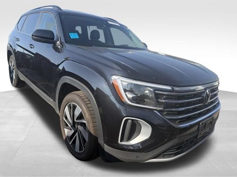 Used 2025 Volkswagen Atlas SE FWD image 17