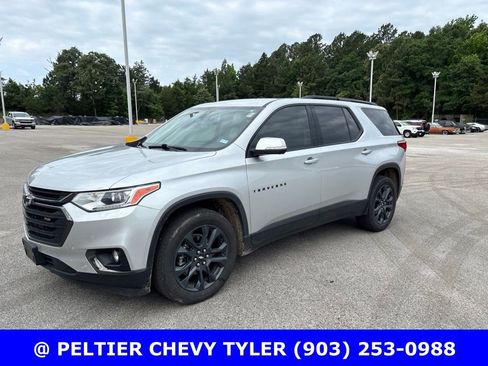 Used 2021 Chevrolet Traverse RS FWD image 2
