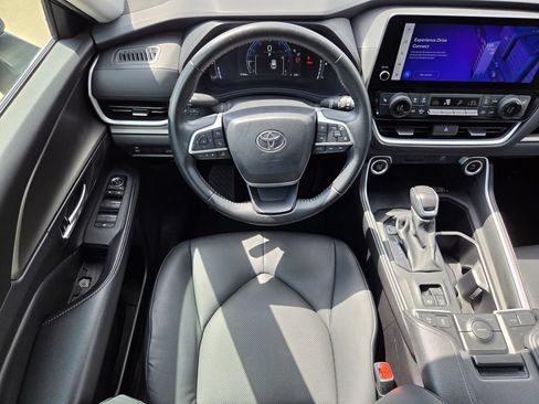 Used 2025 Toyota Grand Highlander FWD image 14