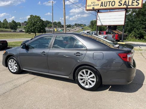 Used 2014 Toyota Camry XLE w/ Leather Package FWD image 4