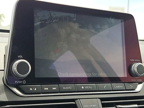 Used 2025 Nissan Altima 2.5 SR FWD image 16