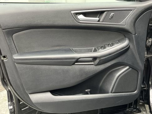 Used 2018 Ford Edge SE image 6