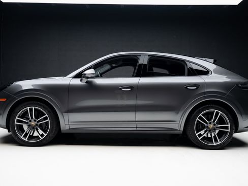 Used 2023 Porsche Cayenne Turbo image 16