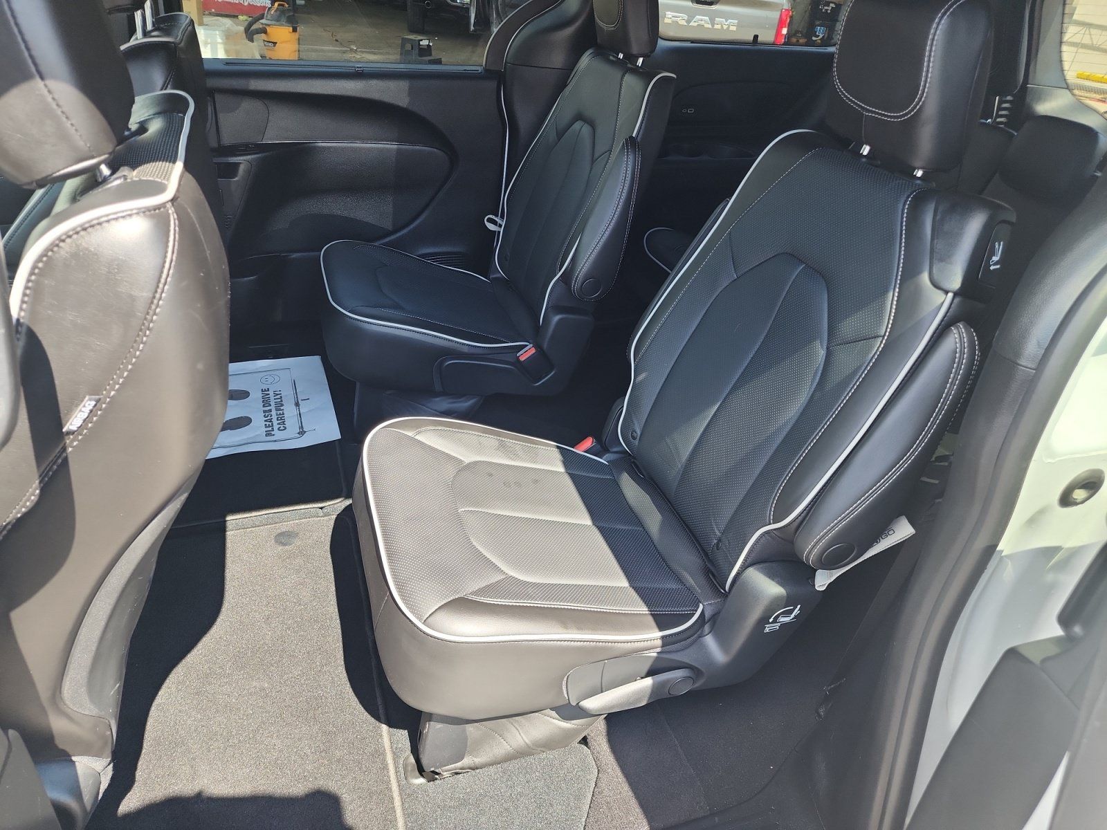 Used 2023 Chrysler Pacifica Limited w/ S Appearance Package FWD image 24
