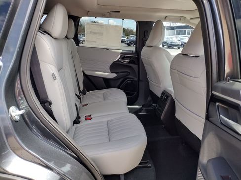 New 2026 Mitsubishi Outlander SEL AWD/4WD image 11